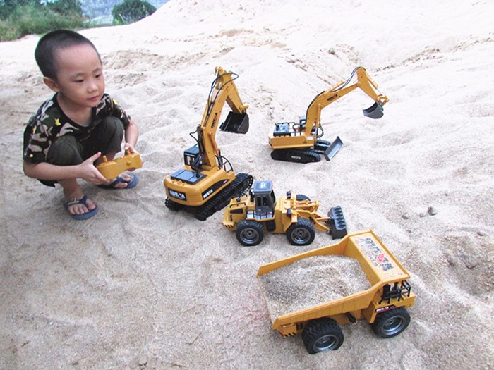 HUINA 1540 1:18 2.4G 6CH RC Alloy Dump Truck Auto Demonstration Function